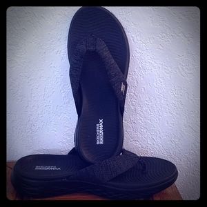 Skechers GOGA MAX sandals/flip flops